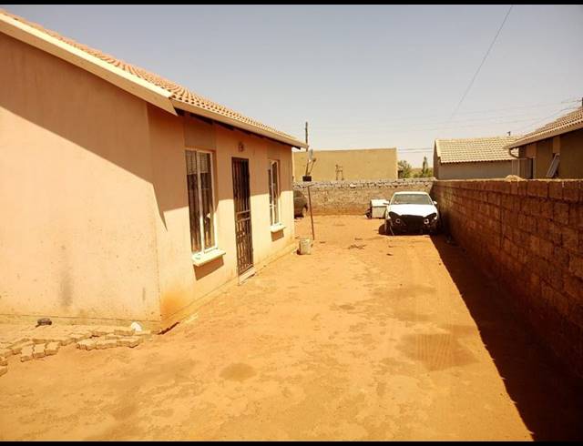 2 BEDROOM HOUSE FOR SALE IN PROTEA GLEN